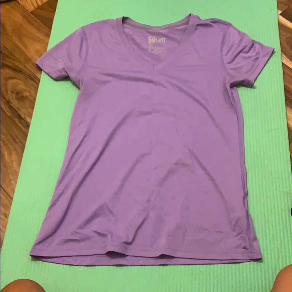 Women’s nike light purple t shirt